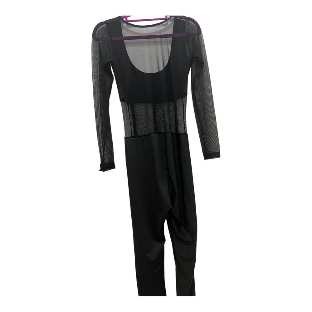 NEW NEW Beautiful jumpsuit fitted to the body!!